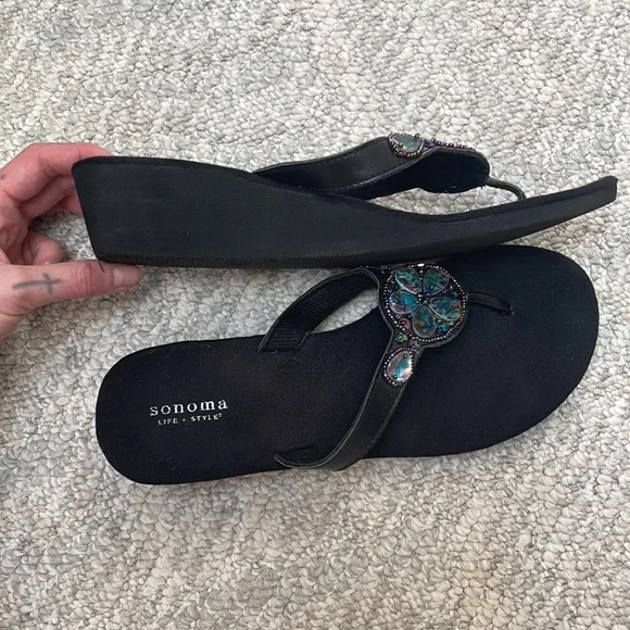 Wedged embellished thong sandals - Picture 4 of 4